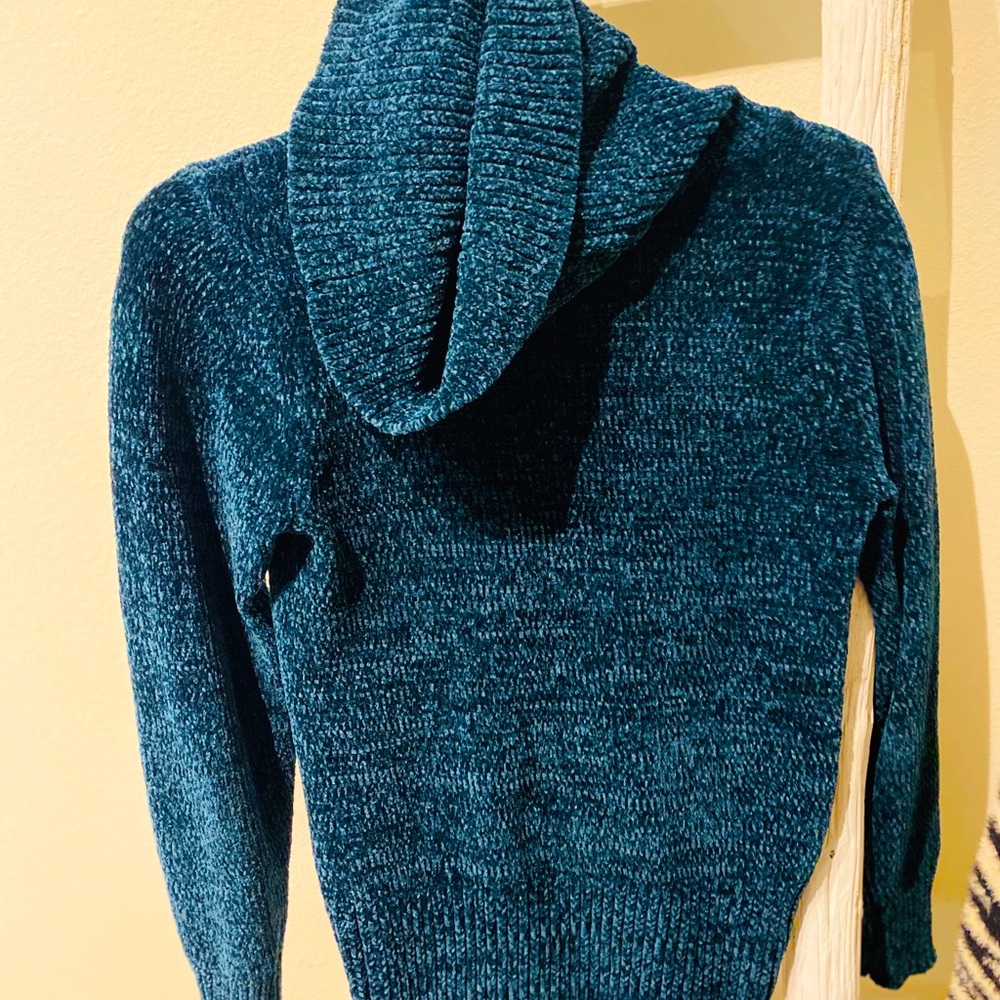 Beautiful teal sweater